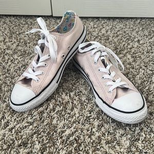 light pink converse